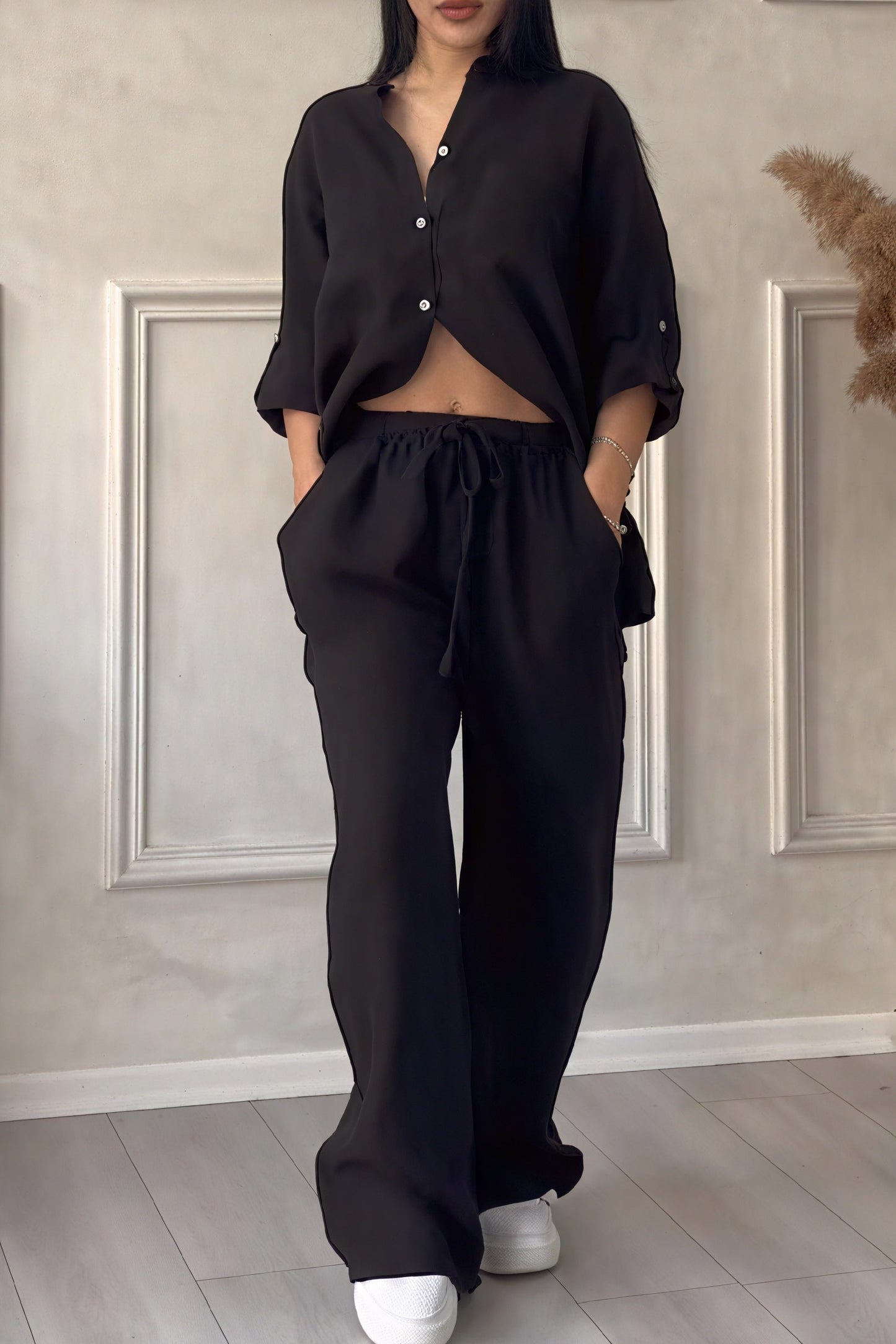Regina | Timeless Ensemble: Style and Comfort Combined - Image 5
