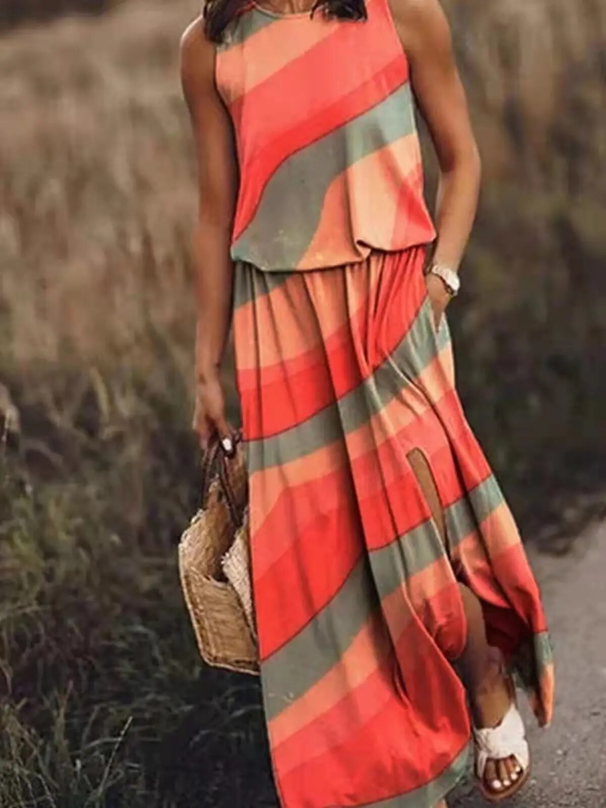 Jed | Women's maxi dress with graphic prints for summer - Image 7