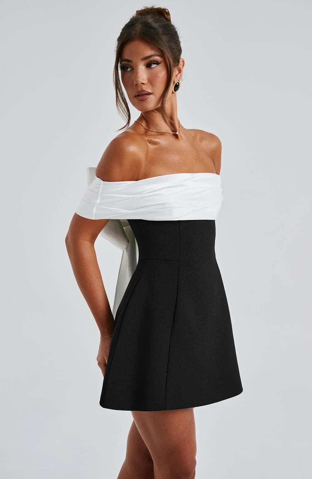 Jessica | Elegant Noir Mini Dress with Modern Bow Detail - Image 5