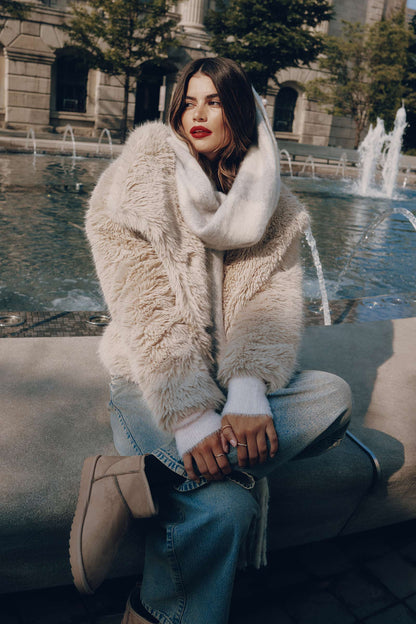 Bella | Women's Oversized Faux Fur Coat - Image 3