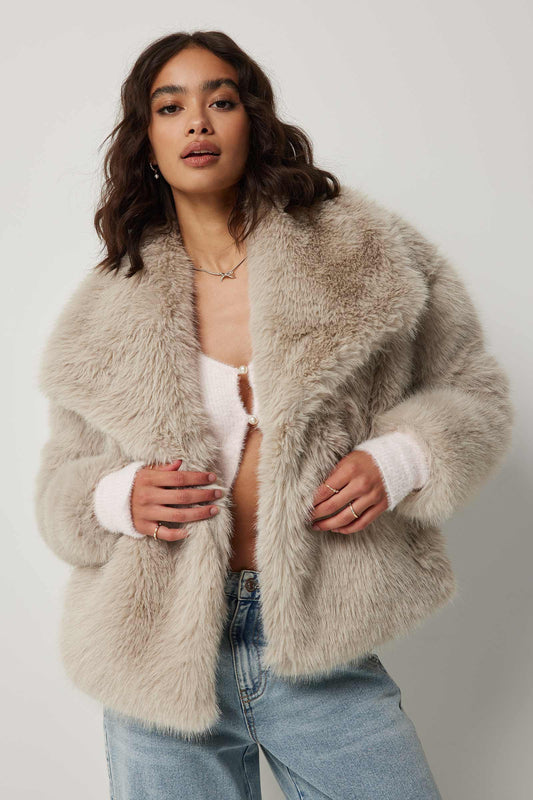 Bella | Women's Oversized Faux Fur Coat - Image 1