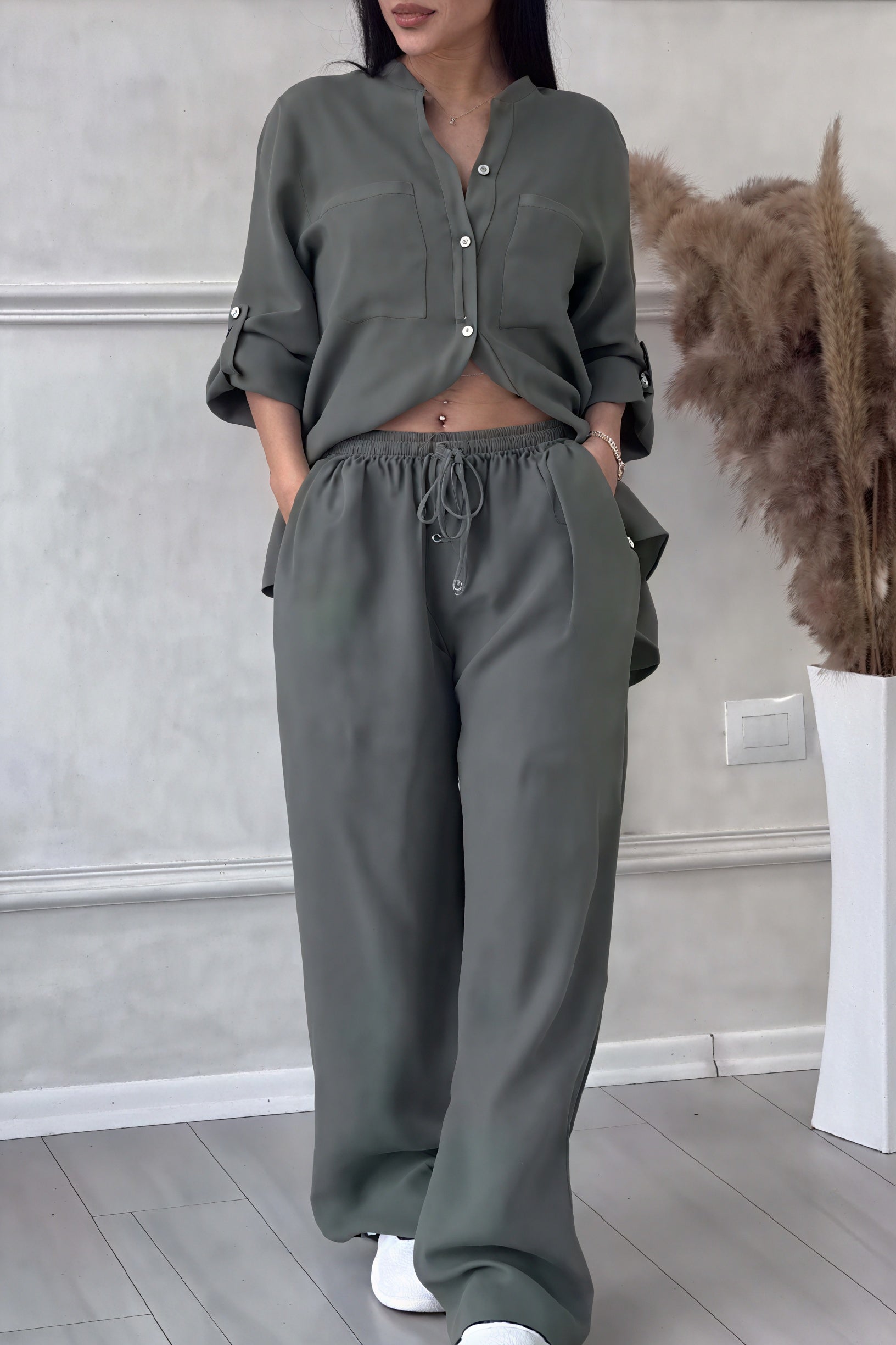 Regina | Timeless Ensemble: Style and Comfort Combined - Image 7